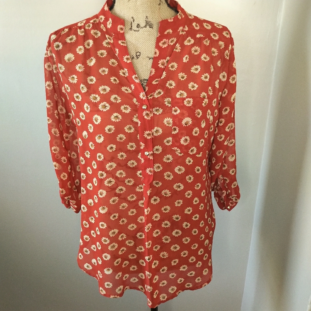 5/$25 Jun and Ivy Red Floarl Top-M